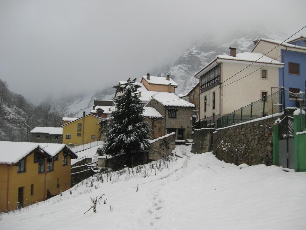 Hostal El Duje Tielve Esterno foto